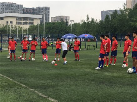 D:\2018PG电子官方网站\办公室\2018活动照片\尹铭公开课.jpg